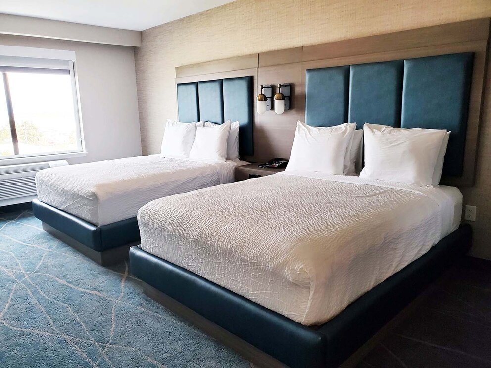 Spacious king bed room at Anacortes hotel | Salish Inn