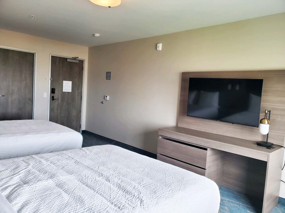 Hotel room with flat-screen TV in Anacortes WA | Salish Inn