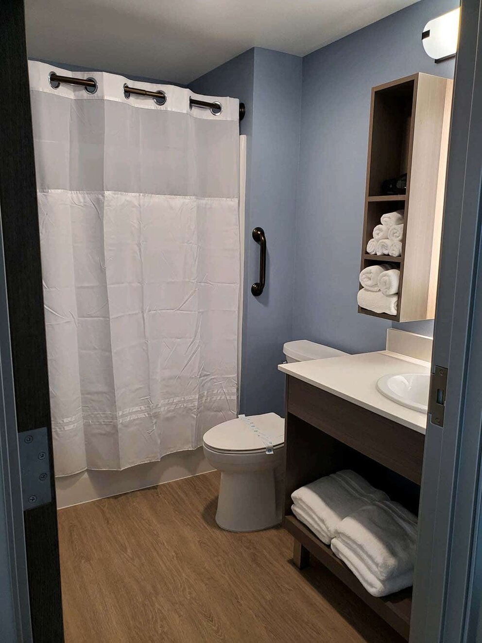 Guest bathroom with shower at Anacortes hotel | Salish Inn